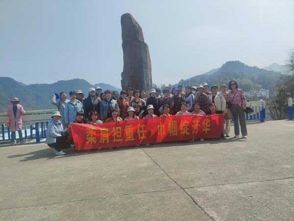 公司機(jī)關(guān)黨支部、工程服務(wù)支部聯(lián)合舉辦“三八”節(jié)主題活動