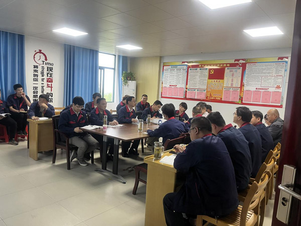 王伍升到建材研究室、建材公司調(diào)研